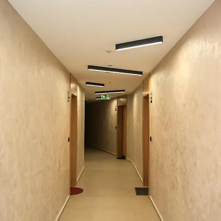 Stan Na Dan - Nika Studioapp Istocno Sa Garazom Apartamento